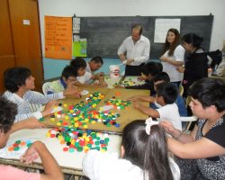 Taller de tapitas en escuela especial